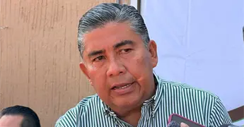 Pide Navarro renuncia a funcionarios con aspiraciones en 2027