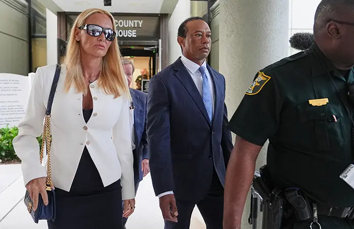 Suspenden licencia de conducir a Tiger Woods