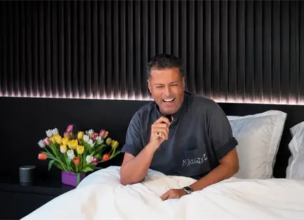 Aldo Rendón reaparece en cama tras abandonar el reality Aldo Rendón reaparece en cama tras abandonar el reality