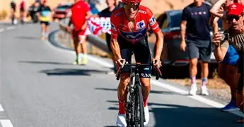 Ampl&iacute;a su ventaja Enric Mas sobre Primož  Roglic