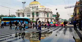 Normalistas bloquean vialidades en Centro Hist&oacute;rico CDMX 24 horas