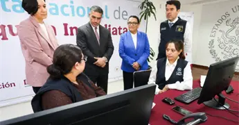 Rosa Icela y Harfuch recorren Centro de Alerta Nacional de B&uacute;squeda