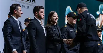 Samuel Garc&iacute;a entrega reconocimientos a Fuerza Civil en Nuevo Le&oacute;n