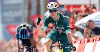 Con un calor abrasador, Van Aert gana etapa 13
