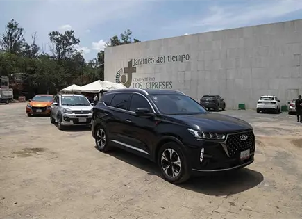 Sepultan a tecladista y familia asesinados Sepultan a tecladista y familia asesinados