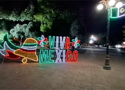 S&iacute;mbolos patrios adornan la ciudad