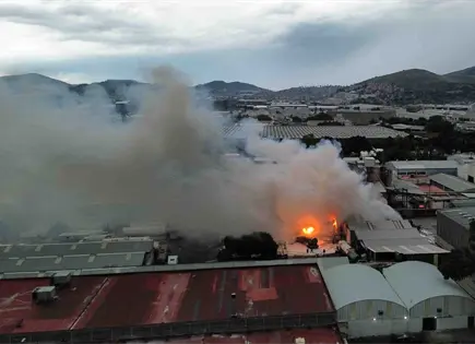 Arden pipas con diésel en una empresa de Tlalnepantla Arden pipas con diésel en una empresa de Tlalnepantla