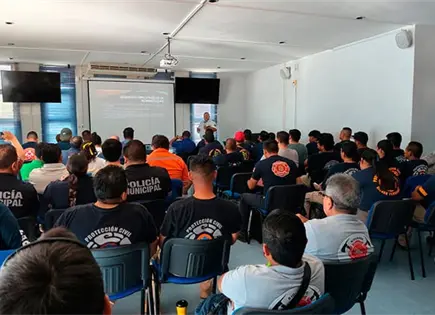 Capacitan a los bomberos en las fugas de gas Capacitan a los bomberos en las fugas de gas