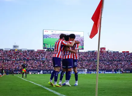 Chivas humilla al Atl&eacute;tico de San Luis en casa