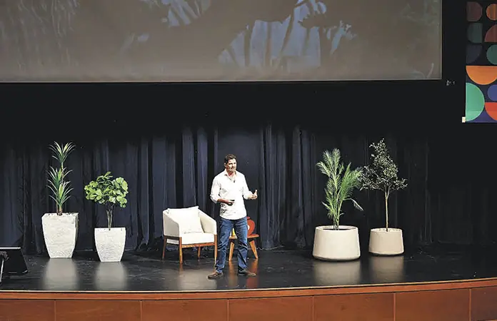 Conferencia de Oso Trava