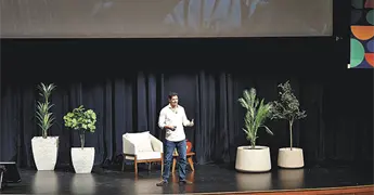 Conferencia de Oso Trava