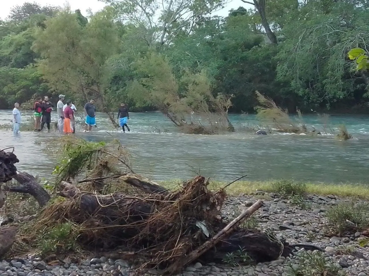 Hallan a hombre sin vida en paraje turístico de la Huasteca