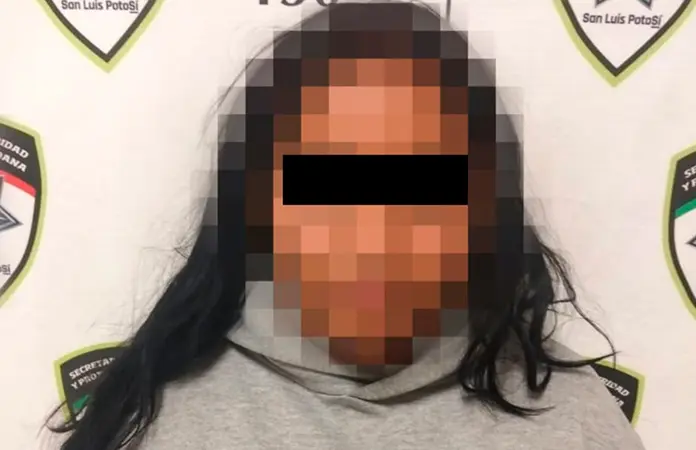Mujer es arrestada por golpear a sus hijos
