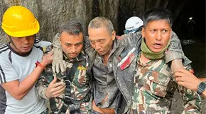 Rescatan a otras 2 personas en Nepal