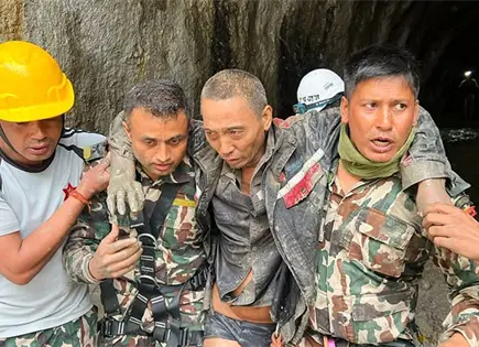 Rescatan a otras 2 personas en Nepal