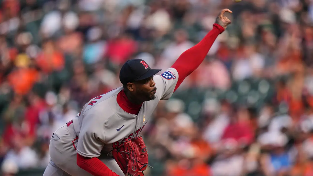 Aroldis Chapman logra salvamento 400 y Medias Rojas barren a Orioles