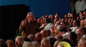 Castro reaparece en un acto militar