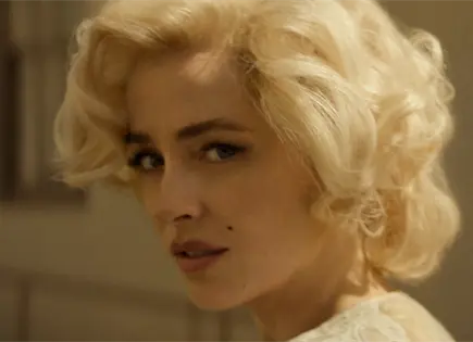 Dakota Johnson y Ellen Burstyn reviven a Marilyn Monroe en Venecia Dakota Johnson y Ellen Burstyn reviven a Marilyn Monroe en Venecia
