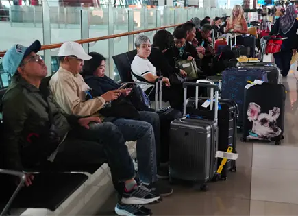 Erupción volcán Anak Krakatau en Indonesia cancela vuelos y afecta aeropuertos Erupción volcán Anak Krakatau en Indonesia cancela vuelos y afecta aeropuertos