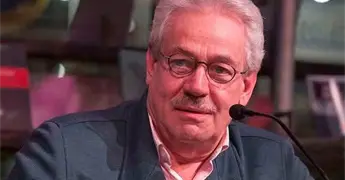 Escritor y fil&oacute;sofo recibir&aacute; galard&oacute;n honoris causa