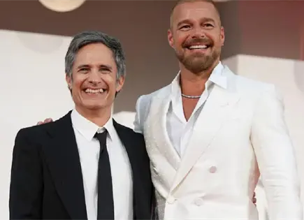Gael Garc&iacute;a Bernal presenta Hombre al agua en Venecia: estreno y reencuentros