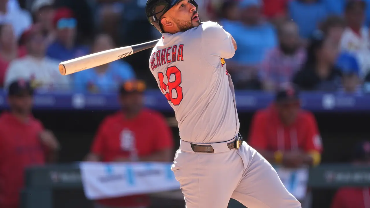 Iván Herrera impulsa dos carreras en triunfo de Cardenales en Denver