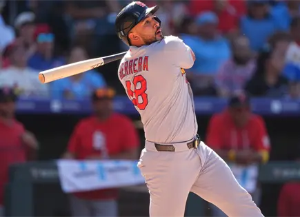 Iv&aacute;n Herrera impulsa dos carreras en triunfo de Cardenales en Denver