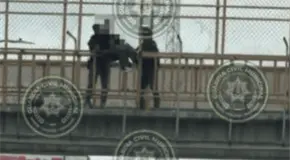 Polic&iacute;as auxilian a joven en crisis en puente de Soledad