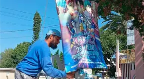 Retiran publicidad de postes y banquetas