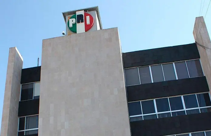 Grúas retirarán vehículos mal estacionados en avenida Colosio