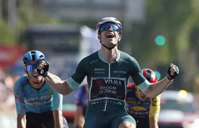 Van Aert firma el doblete en Córdoba