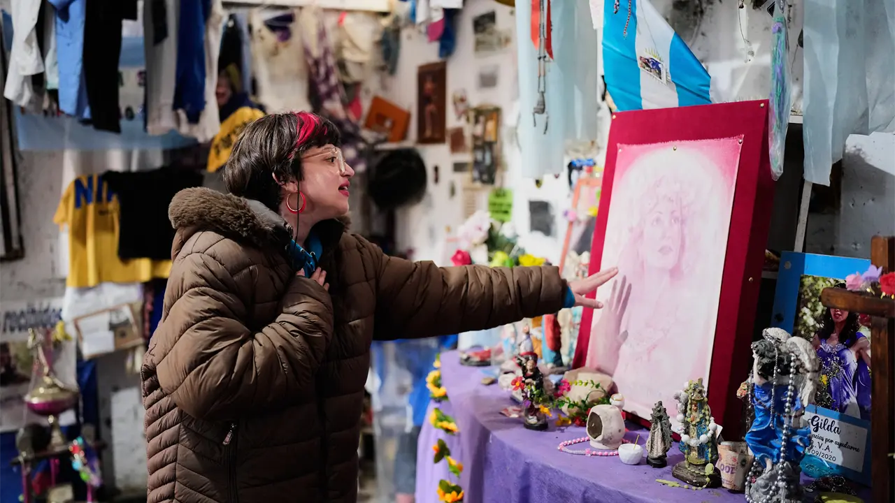 Devotos rinden homenaje a Gilda tras accidente en Argentina