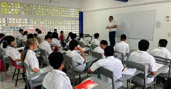Imponen corte de pelo en secundarias