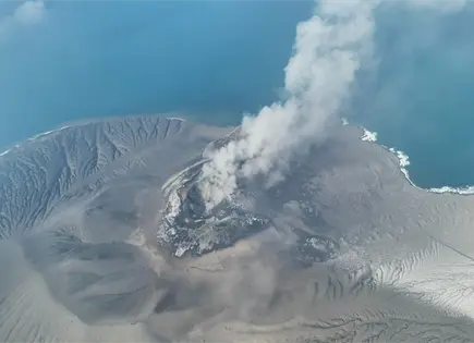 Indonesia reabre vuelos tras erupción volcánica del Anak Krakatoa Indonesia reabre vuelos tras erupción volcánica del Anak Krakatoa