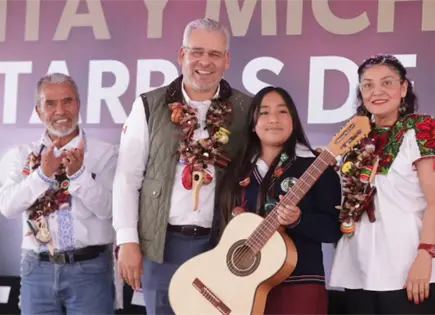 Michoacán compra 10 mil guitarras de Paracho para secundarias Michoacán compra 10 mil guitarras de Paracho para secundarias
