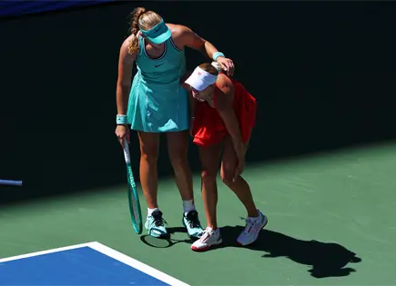 Mirra Andreeva ayuda a Potapova tras lesión en US Open Mirra Andreeva ayuda a Potapova tras lesión en US Open