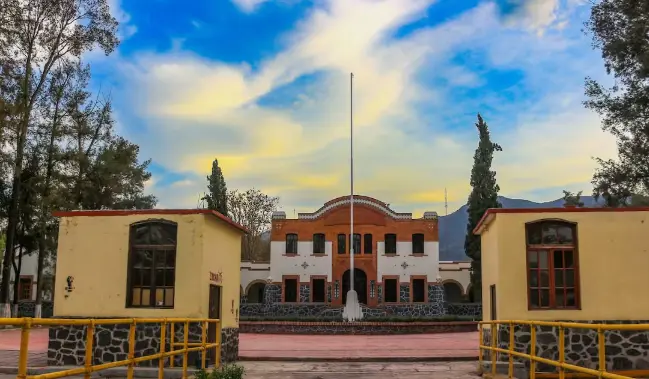 Normalistas del Mexe exigen esclarecer asesinato de su compañero