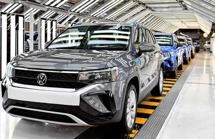 Pega a ecosistema automotriz el "frenón" en plantas de VW