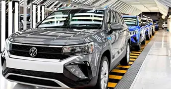Pega a ecosistema automotriz el "fren&oacute;n" en plantas de VW