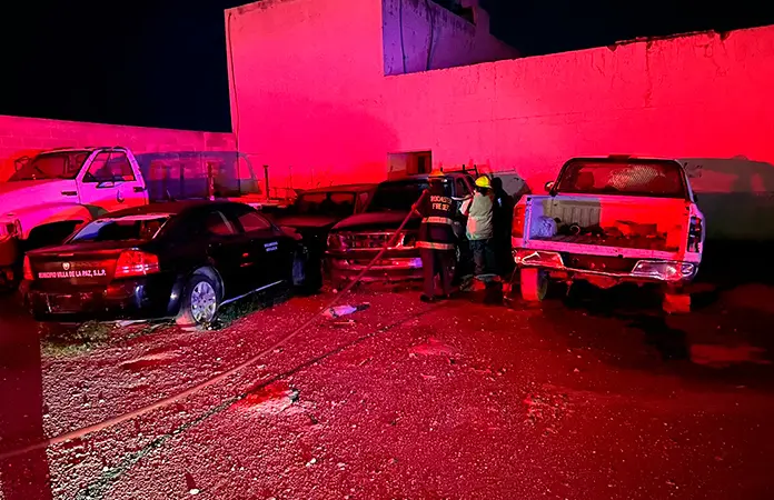 Quema una camioneta; incendio fue provocado
