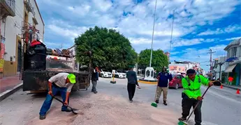 Retiran escombro de calles de la ciudad