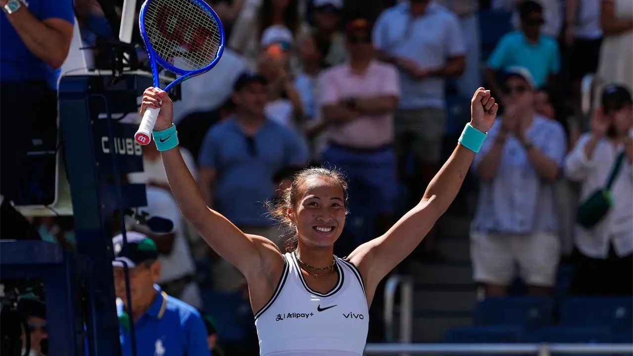 Zheng Qinwen avanza a cuartos en US Open tras remontadas