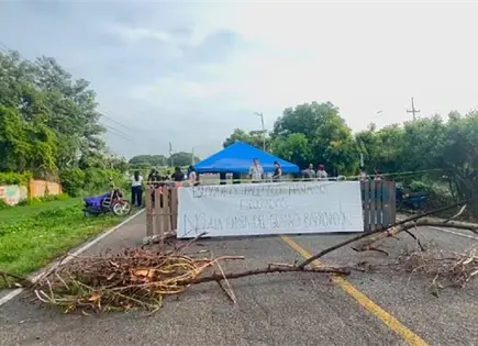 Bloquean planta de moscas del gusano barrenador