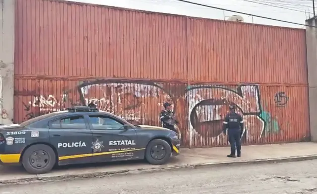 Familia LeBarón bloquea carreteras y unidades de CFE