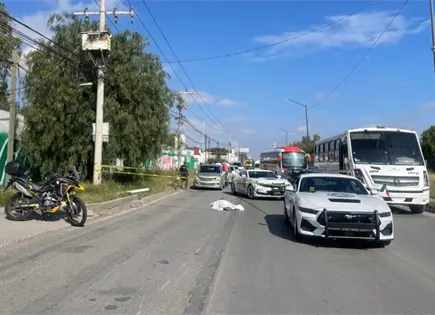 Motociclista cae en hoyanco de la 57 y muere