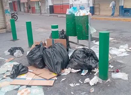 Piden instalar contenedores en el tianguis Piden instalar contenedores en el tianguis