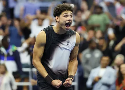 Ben Shelton vence a Carlos Alcaraz en maratónico partido del US Open Ben Shelton vence a Carlos Alcaraz en maratónico partido del US Open