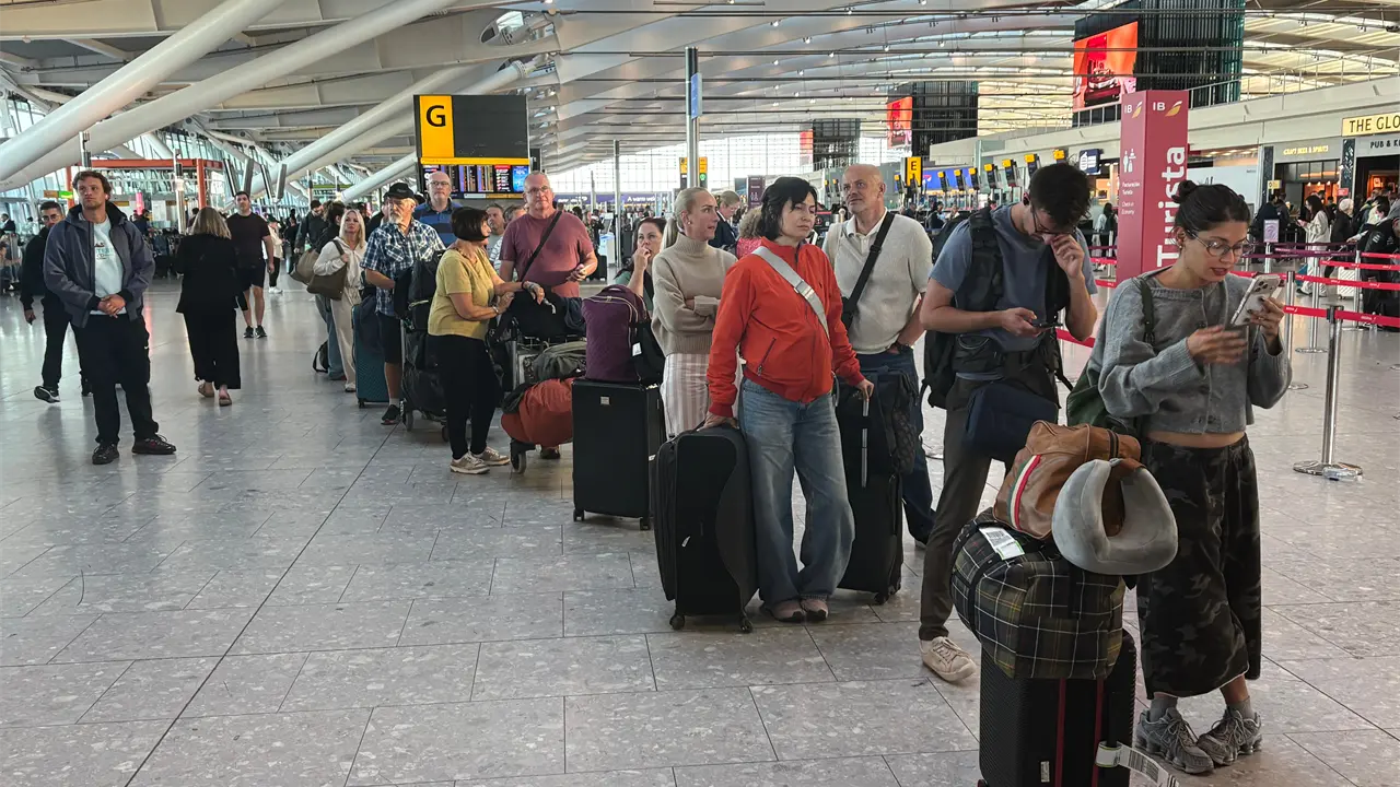 Fallo en sistema de NATS provoca cancelaciones y retrasos en Reino Unido