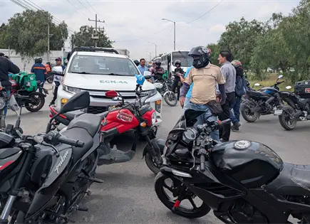 Video | Motociclistas inician manifestaci&oacute;n y bloqueos en la 57