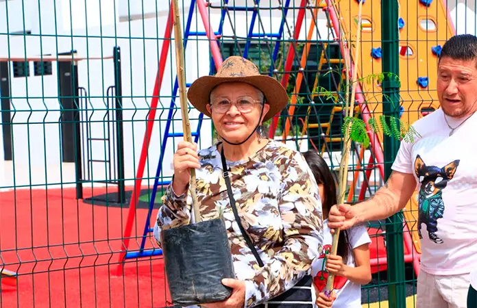 Alcaldía de Pozos regala árboles en Feria de las Flores